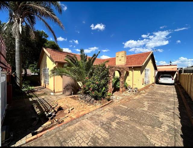 7 BEDROOM HOUSE FOR SALE IN SOPHIATOWN